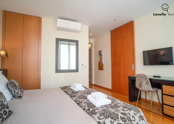 Locally Yours Sao Bento Apartment Porto