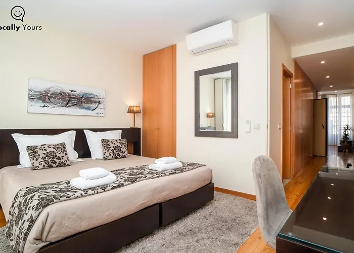 Locally Yours Sao Bento Apartment *