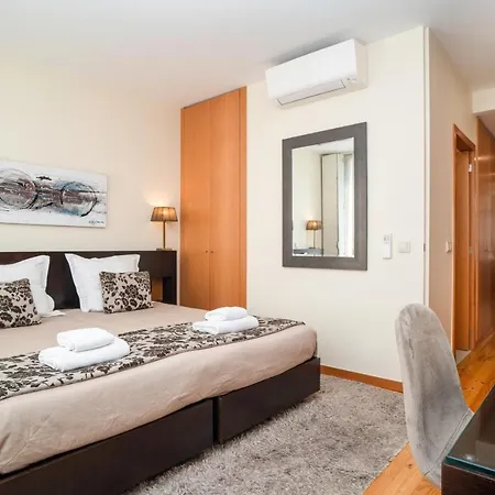 Locally Yours Sao Bento Apartment *